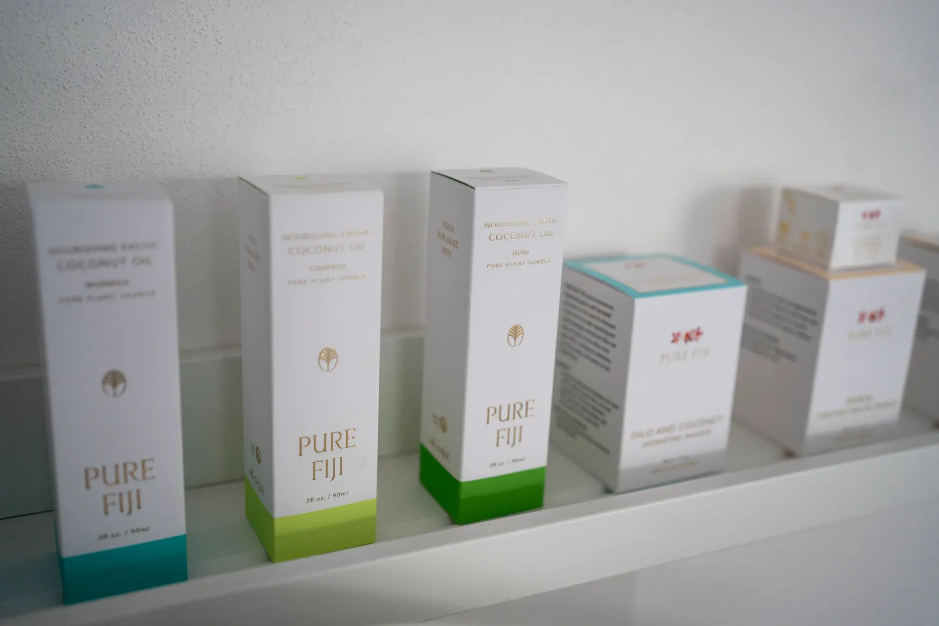 Produkty Pure Fiji na poličce v salonu MK Kyjov